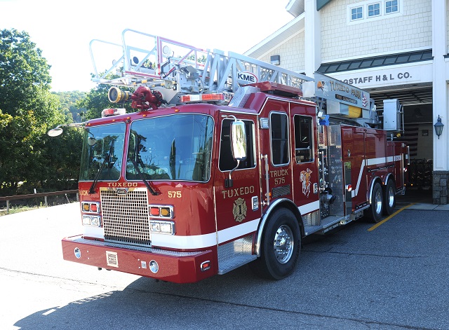 Tuxedo Park Fire Department - Ladder 575